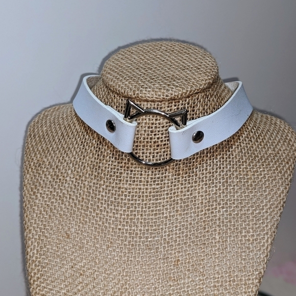 Cat White Leather Choker - Picture 3 of 4